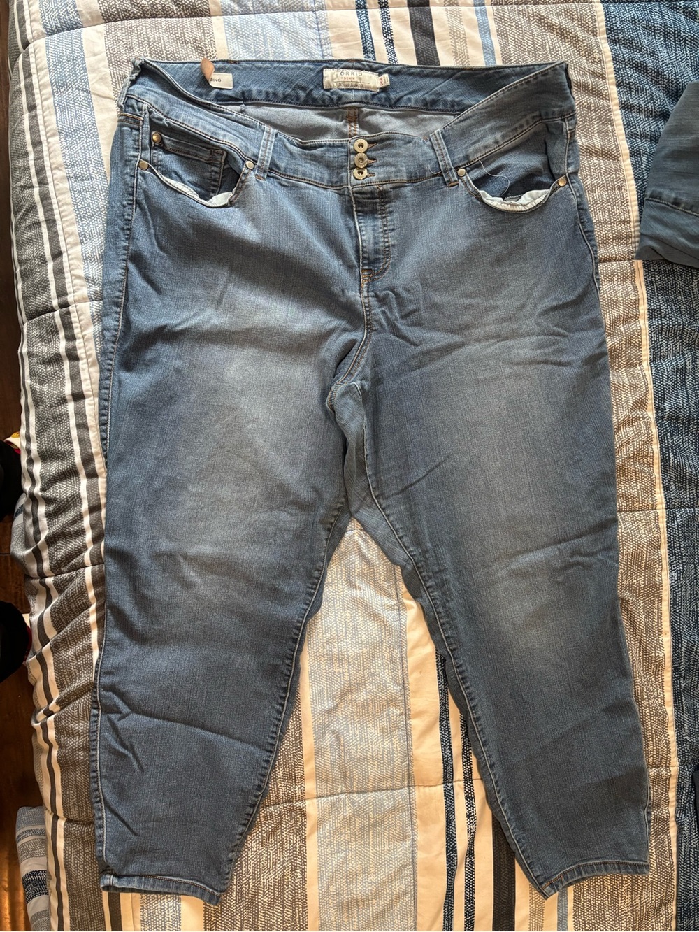 Slim Straight Women's Jeans in Medium Blue Denim